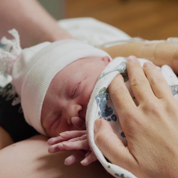 Видео: взгляд на вашего новорожденного