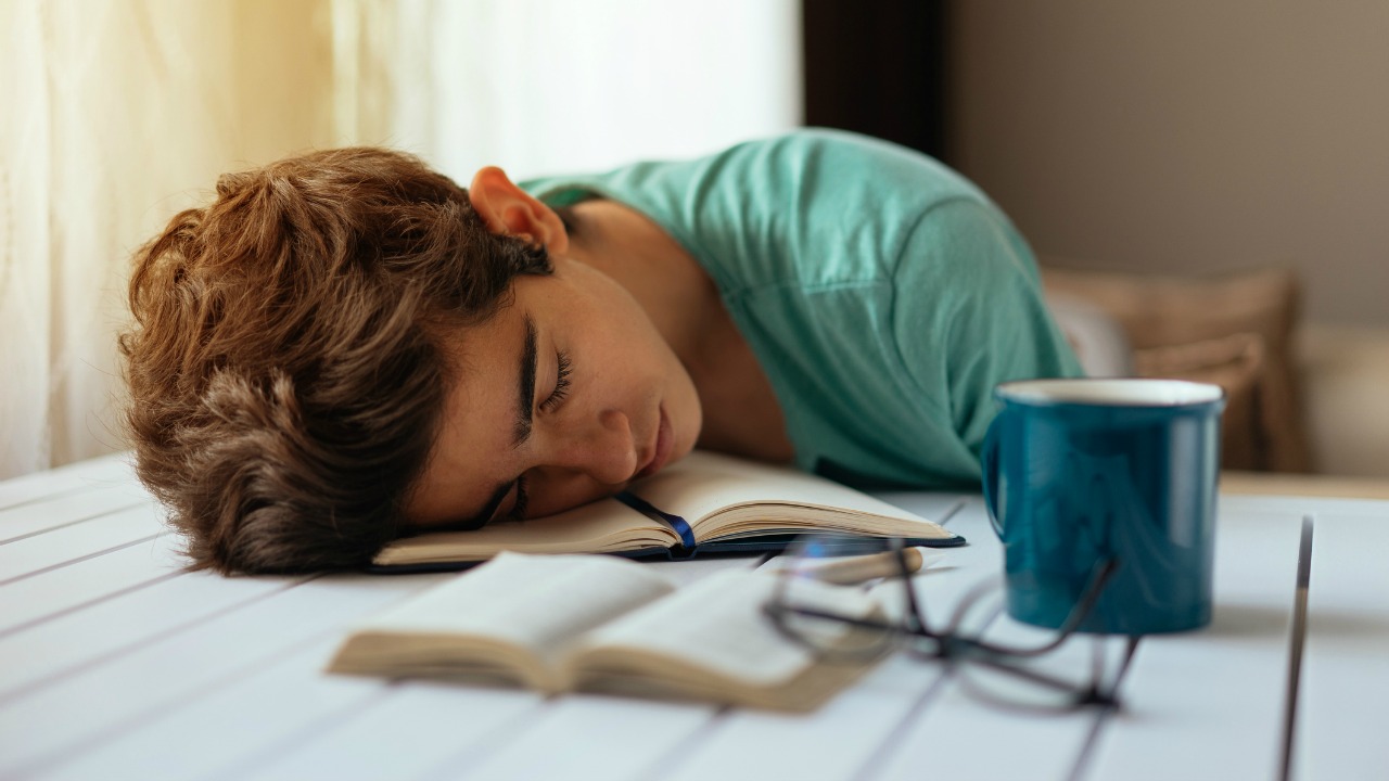 Влияние всего лишь на 30 минут сна на учеников старших классов